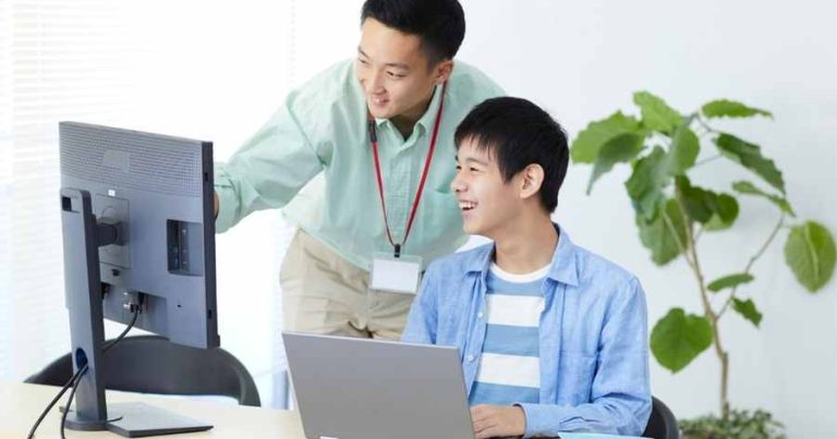 Apakah Virtual Assistant Harus Perempuan